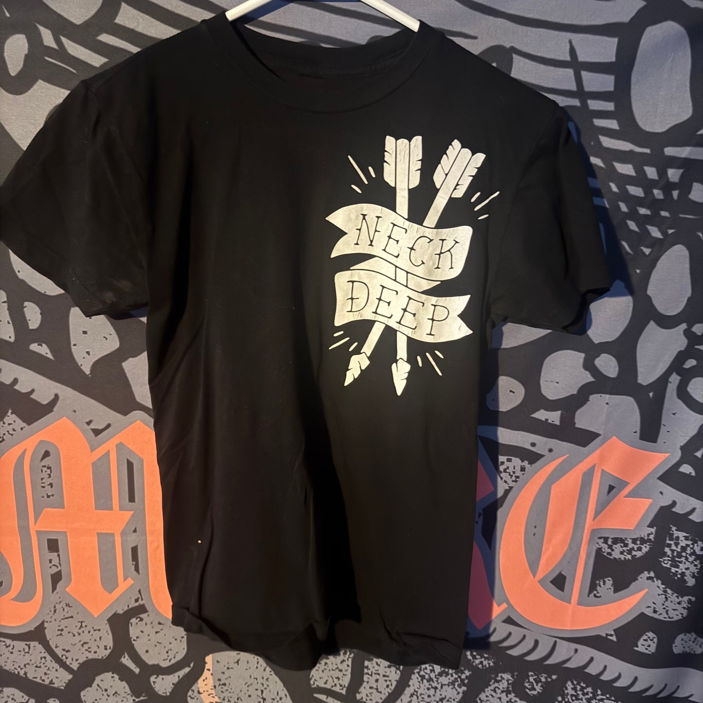 NECK DEEP - TEE (SMALL)