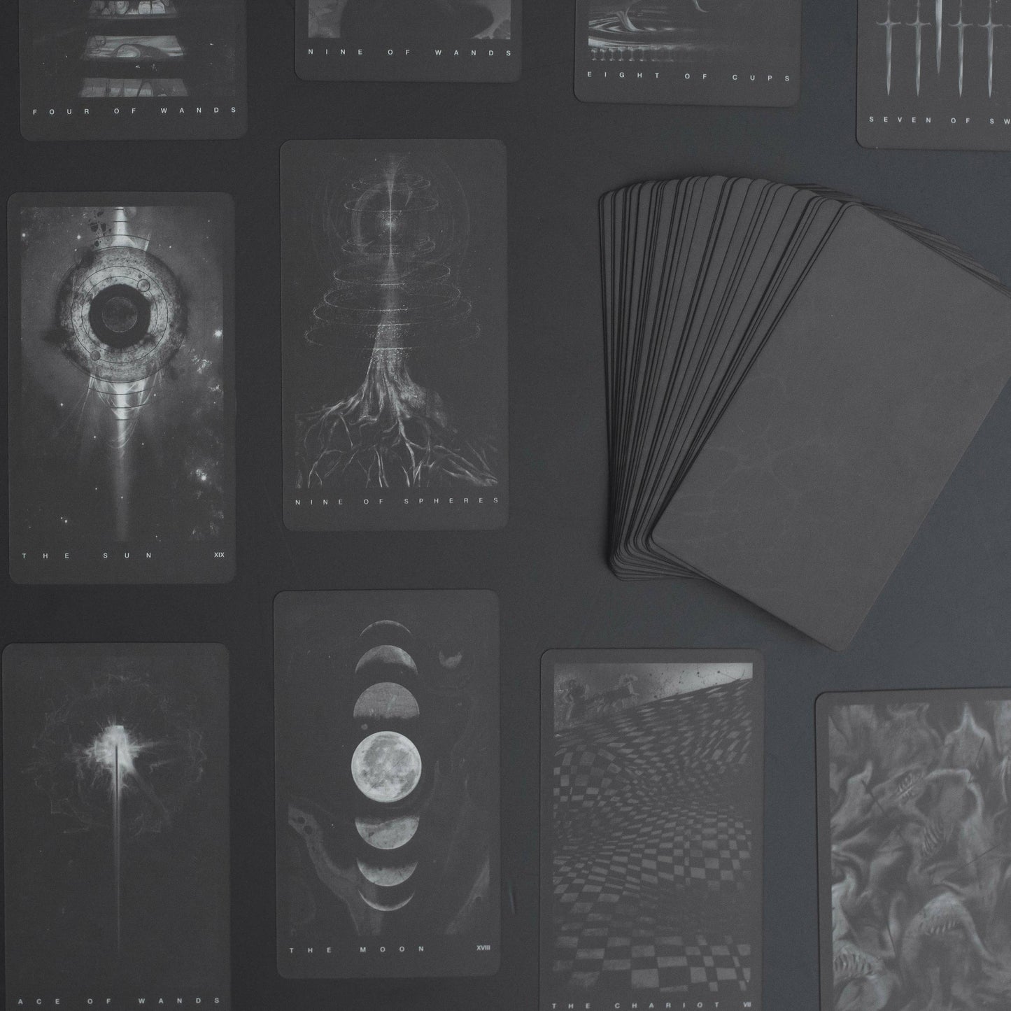 THE BLACK TAROT - MODERN TAROT CARDS DECK