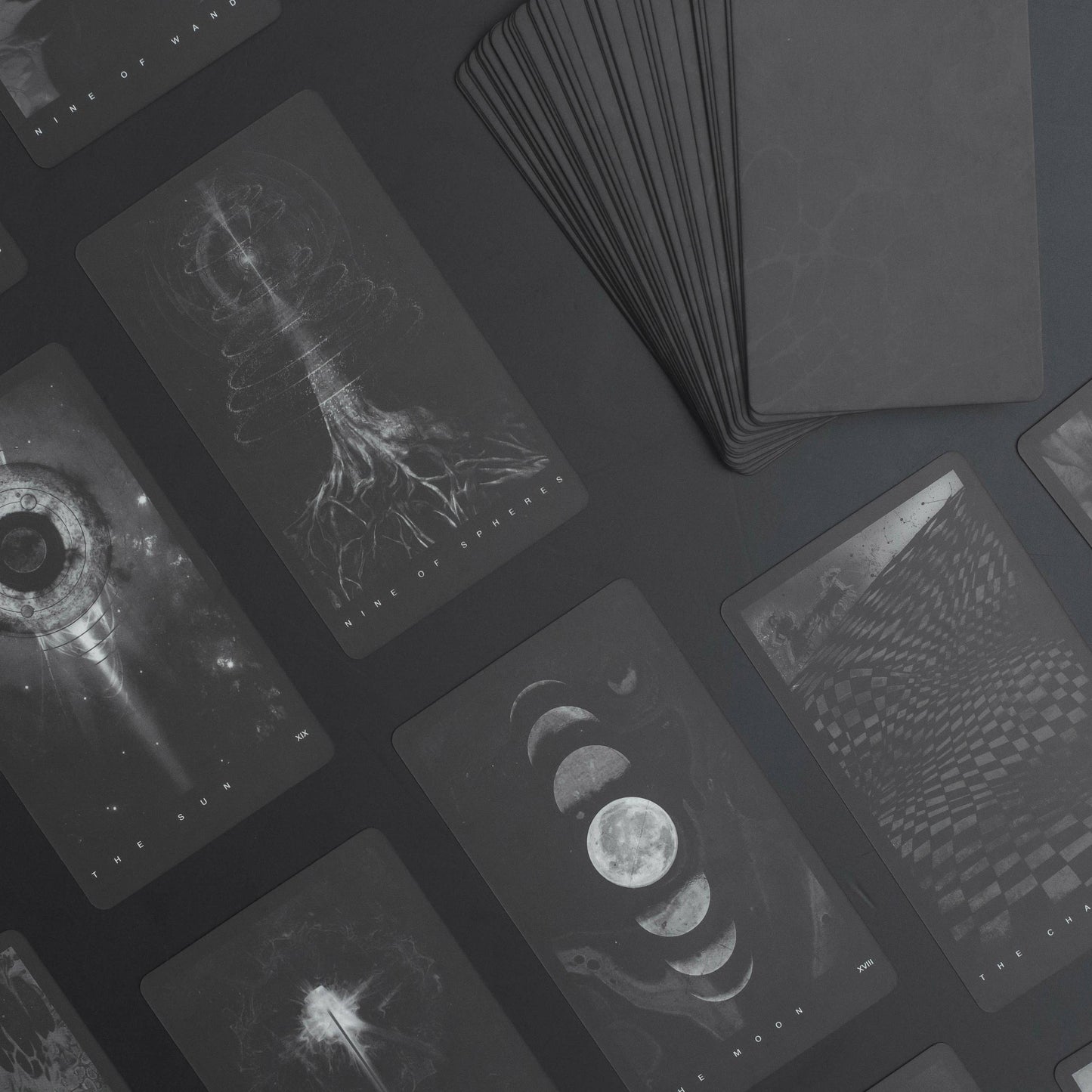 THE BLACK TAROT - MODERN TAROT CARDS DECK